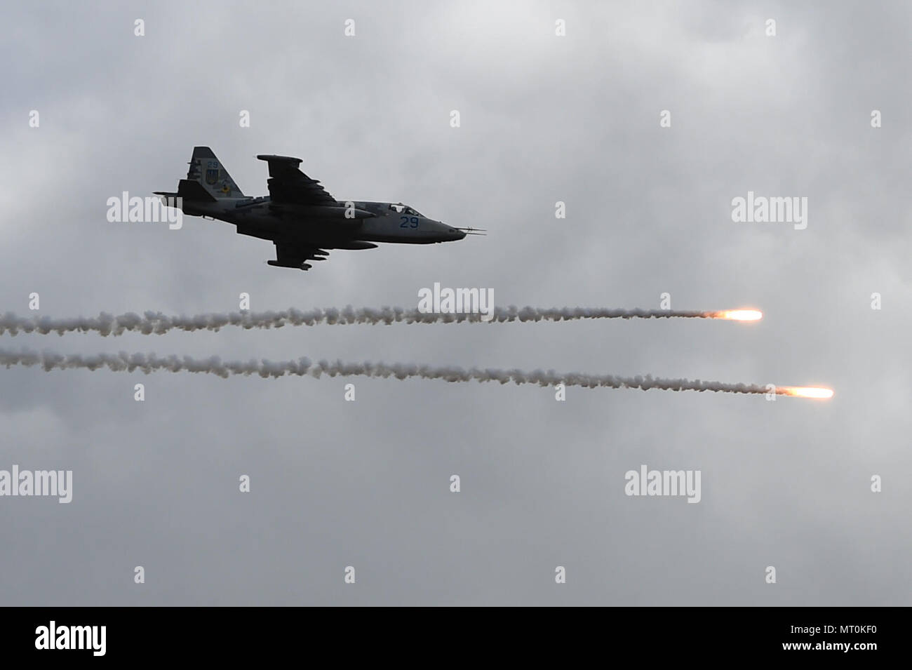 Decoy flares hires stock photography and images Alamy