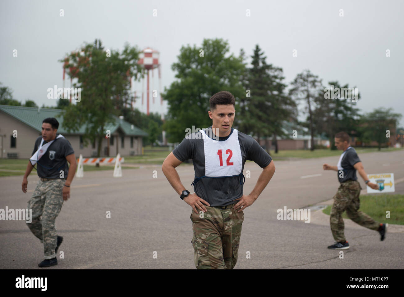 Soldiers dragging a cannon hi-res stock photography and images - Alamy
