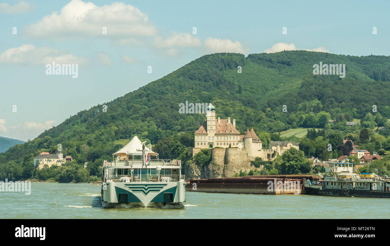 Schloss Schönbühel on the river Danube betwen Durnstein & Melk in the Wachau region, Austria. Stock Photo