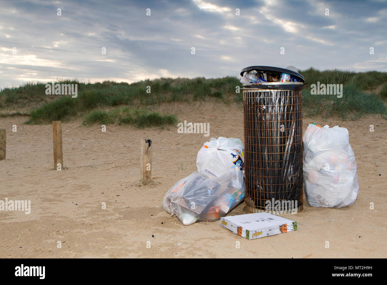 Filthy Beach, Southport, Merseyside. 28th May 2018. Bank Holiday revellers leave Southport’s beaches strewn with rubbish, discarded barbecues and empty beer cans.  Beauty spots were covered in litter and bags of rubbish were piled-up next to overflowing bins.  Many simply left their rubbish behind after having barbecues and drinks in the great outdoors - forcing local clean up squads to leap into action today. While some attempted to clear up by placing their litter near a bin, the nature spots were still blighted by mountains of festering rubbish.  Credit: Cernan Elias/Alamy Live News Stock Photo