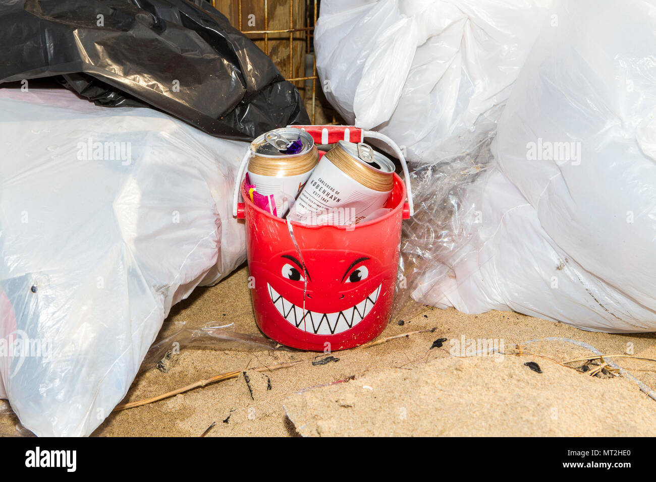 Filthy Beach, Southport, Merseyside. 28th May 2018. Bank Holiday revellers leave Southport’s beaches strewn with rubbish, discarded barbecues and empty beer cans.  Beauty spots were covered in litter and bags of rubbish were piled-up next to overflowing bins.  Many simply left their rubbish behind after having barbecues and drinks in the great outdoors - forcing local clean up squads to leap into action today. While some attempted to clear up by placing their litter near a bin, the nature spots were still blighted by mountains of festering rubbish.  Credit: Cernan Elias/Alamy Live News Stock Photo