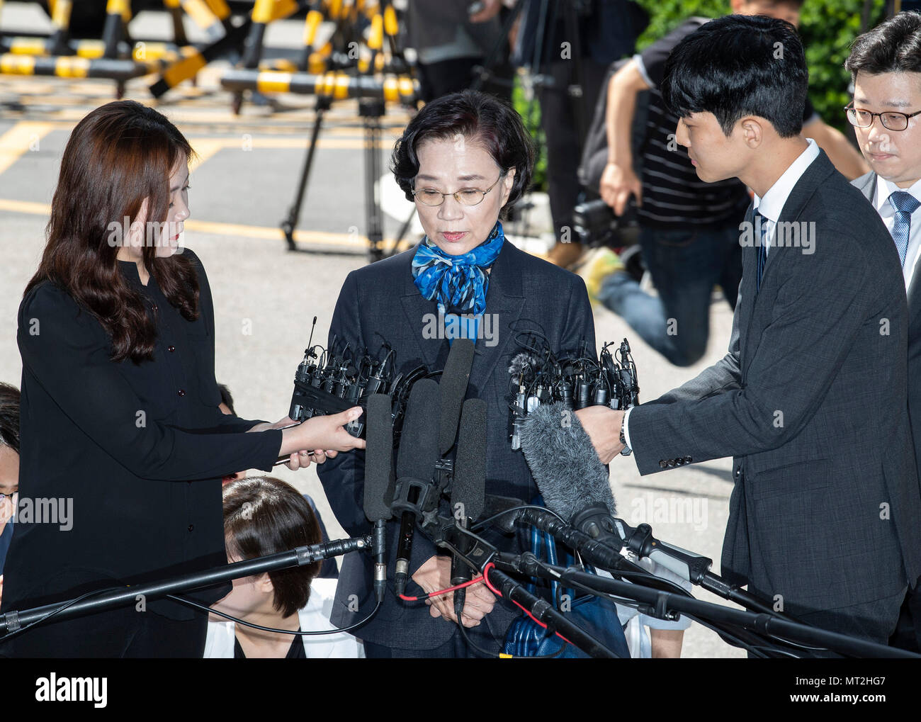 Seoul, South Korea. 28th May, 2018. Lee Myung-hee, spouse of Hanjin Group Chairman Cho Yang-ho, speaks to media as she arrives at the Seoul Metropolitan Policy Agency for questioning in Seoul, South Korea, on May 28, 2018. The wife of South Korea's flagship air carrier Korean Air Lines' chief was questioned by police Monday over assault charges. Credit: Lee Sang-ho/Xinhua/Alamy Live News Stock Photo