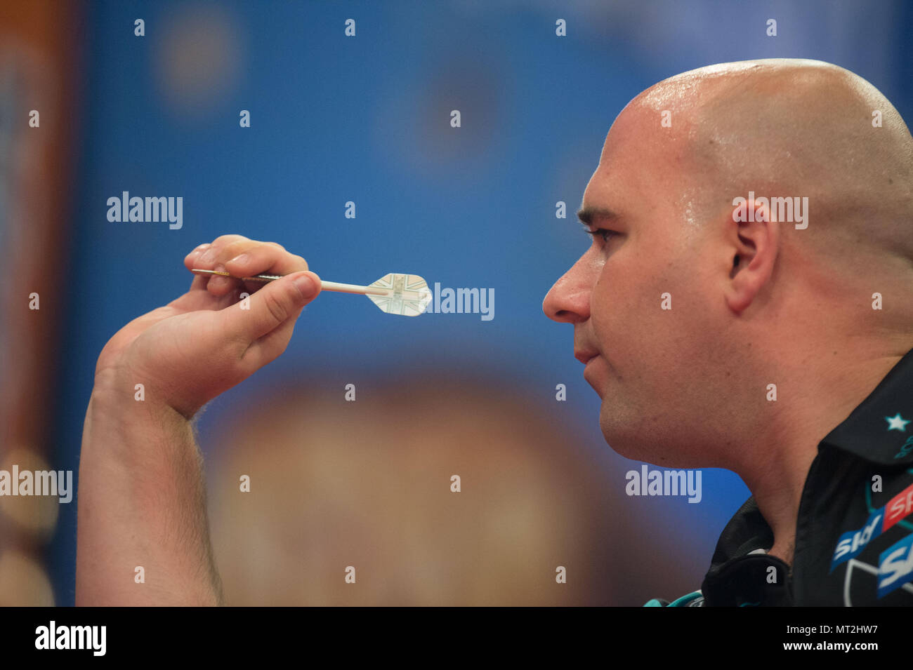 Gelsenkirchen, Deutschland. 25th May, 2018. Rob CROSS (ENG), action, throw,  throw, bust, German Darts Masters, on
