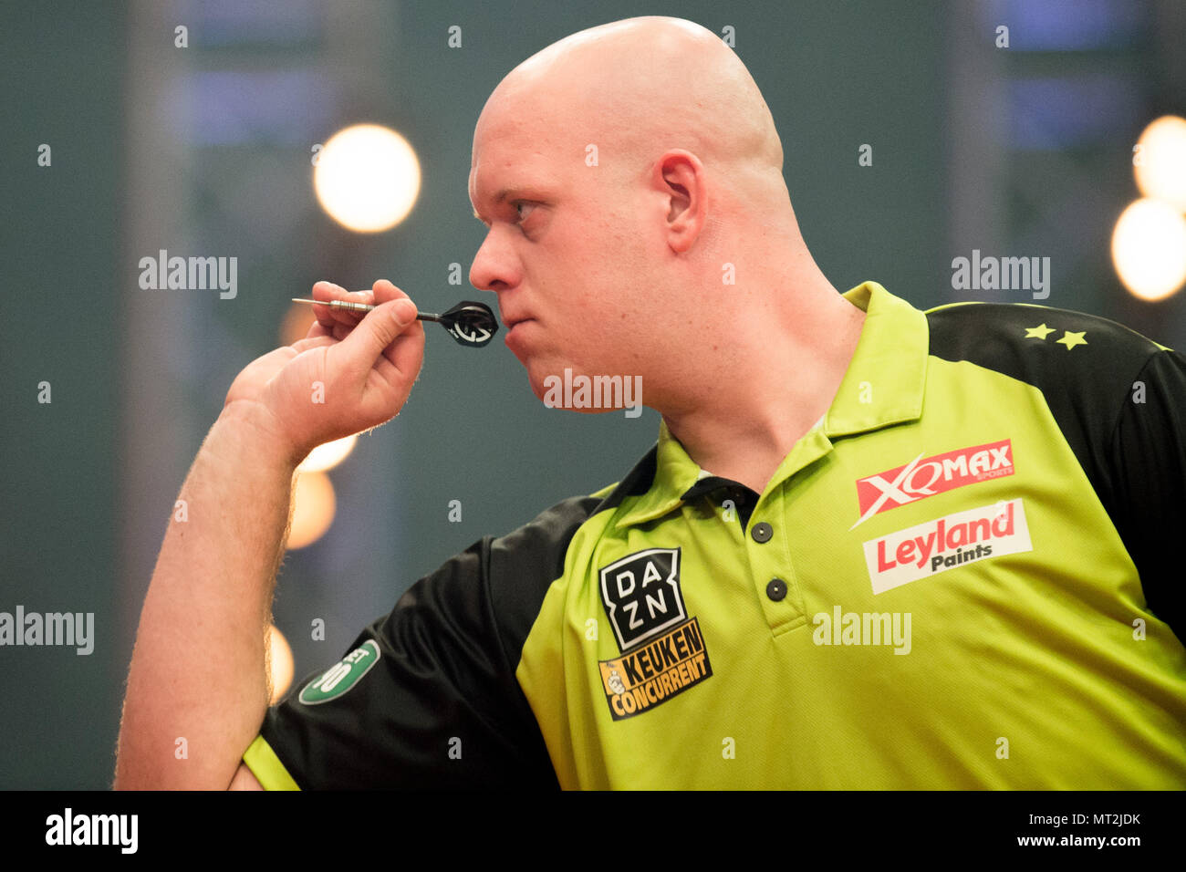 Gelsenkirchen, Deutschland. 26th May, 2018. Michael VAN GERWEN (NED), action, throw, throw, bust, German Darts