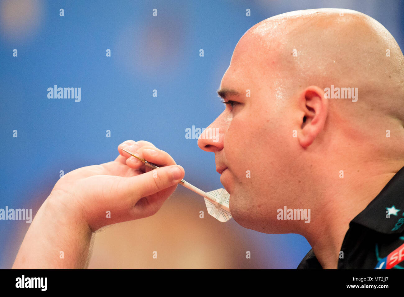 Gelsenkirchen, Deutschland. 26th May, 2018. Rob CROSS (ENG), action, throw,  throw, portrait, portrait, portrait, close up, German Darts Masters, on  25.05.2018 in the Veltins Arena in Gelsenkirchen/Germany. | usage worldwide  Credit: dpa/Alamy