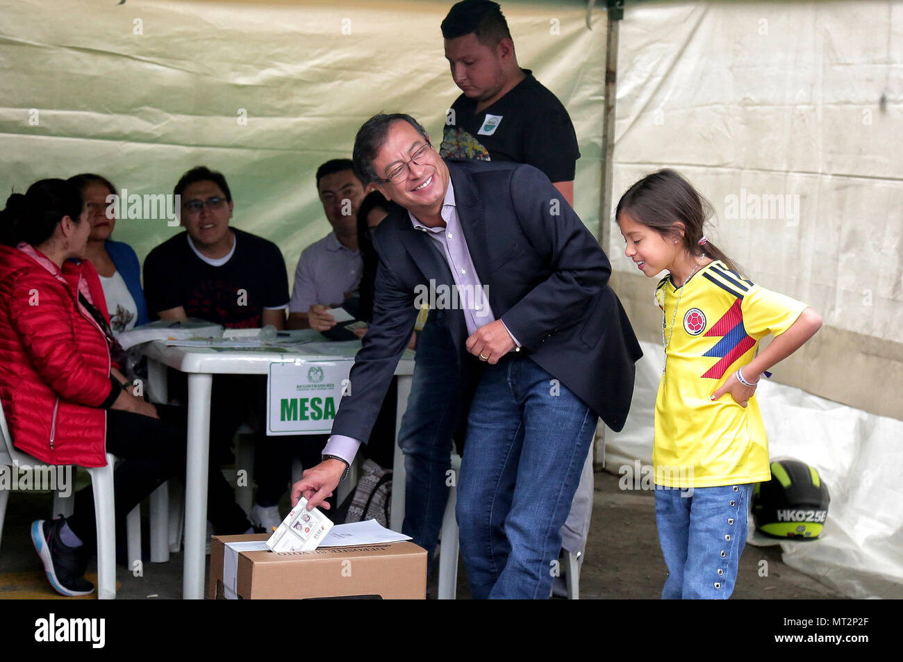 (180528) -- BOGOTA, May 28, 2018 (Xinhua) -- Colombian presidential candidate for the Humane Colombia Movement Gustavo Petro (Front L) casts his vote at a polling station in Bogota, Colombia, on May 27, 2018. Ivan Duque, right-wing candidate for the Democratic Center Party, won the first round of the Colombian presidential election on Sunday, claiming 39.14 percent of the vote with 99.99 percent of votes tallied. The second round will take place on June 17. (Xinhua/Diego Pineda/COLPRENSA) (rtg) (ah)  ***MANDATORY CREDIT*** ***NO SALES-NO ARCHIVE*** ***EDITORIAL USE ONLY***  ***COLOMBIA OUT*** Stock Photo