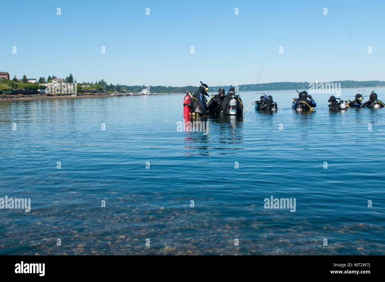 Mike Nebel, a dive instructor with the Northwest Adventure Center on Joint Base Lewis-McChord, leads dive students in pre-dive inspections and buoyancy checks during an open water scuba class at Sunnyside Beach in Steilacoom, Washington June 24, 2017. (U.S. Army photo by Sgt. Youtoy Martin, 5th Mobile Public Affairs Detachment) Stock Photo