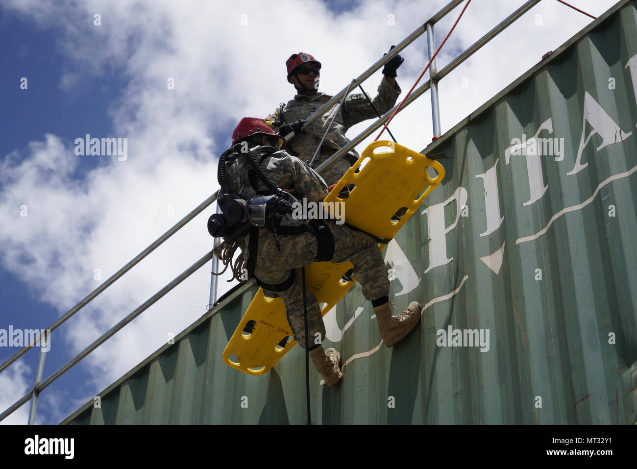 Soldiers with the Hawaii National Guard’s rope rescue team rappels with a backboard during the Combined Training Exercise at Kalaeloa, Hawaii, July 17, 2017. A CTE is biannual training event that affords CERFP team members opportunities to grow in their disaster response skills.    (Air National Guard Photo by Tech. Sgt. Andrew Jackson) Stock Photo