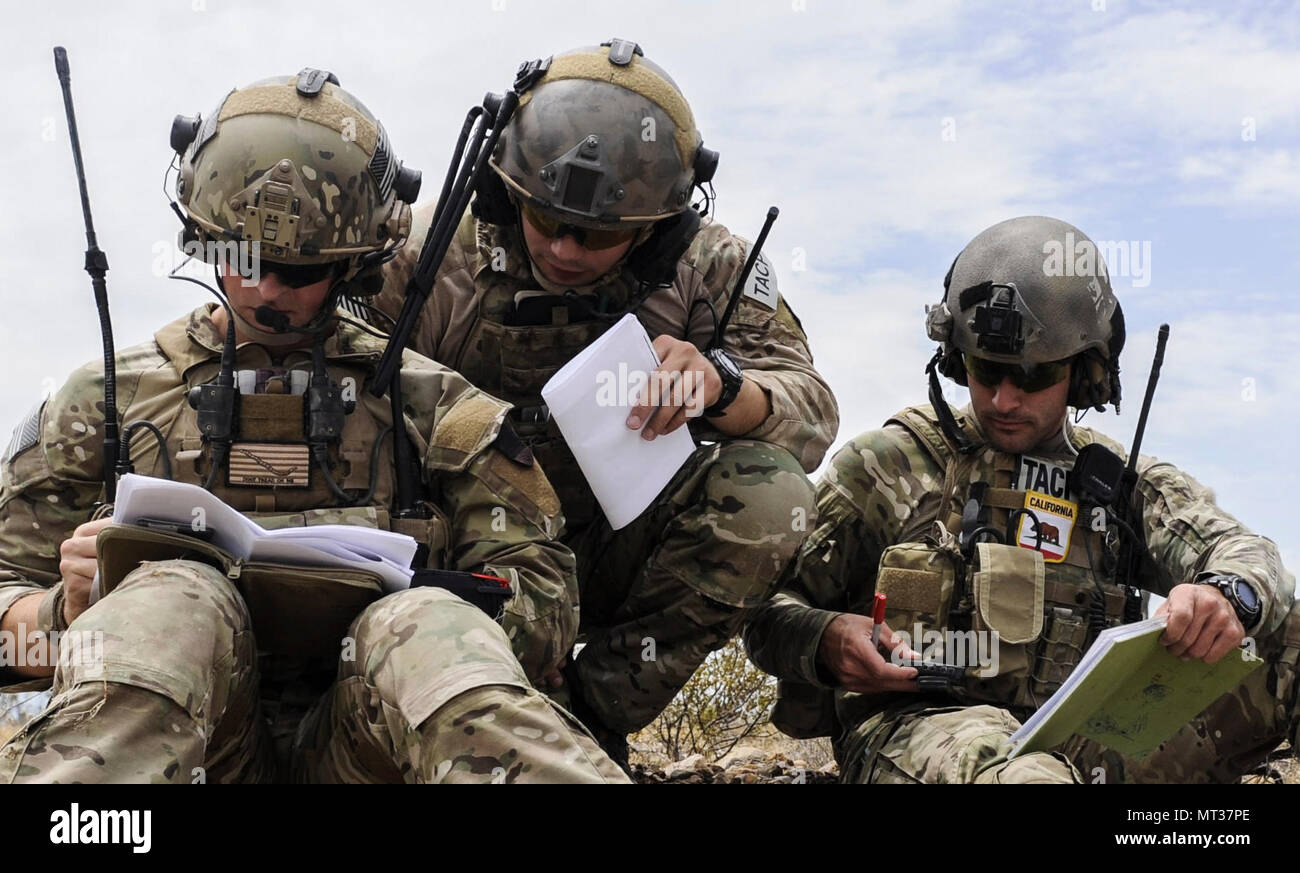 Jtoc Joint terminal attack controllers communicate with an A-10 Thunderbolt ...