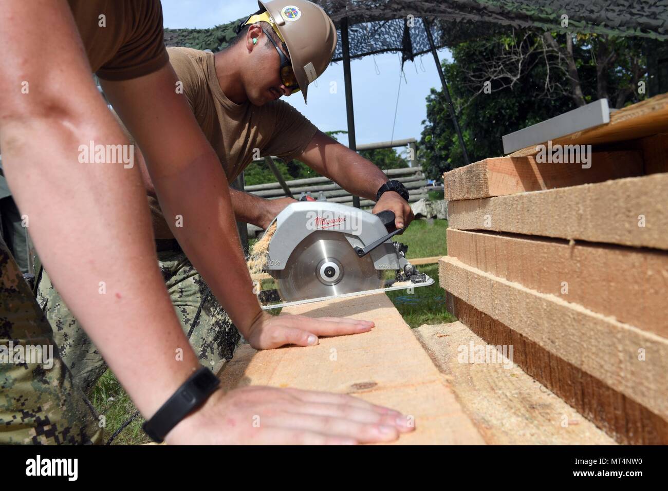 170727NBK4350027 PUERTO CASTILLA, Honduras (July 27, 2017) Builder