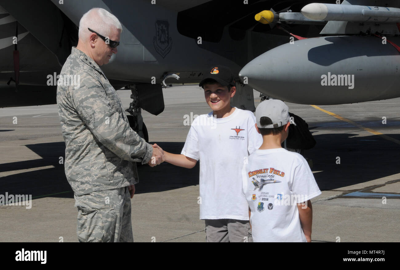 The Director of the Air National Guard, Lieutenant General Scott Rice,  shakes hands with 173rd Fighter Wing Commander Colonel. Jeff Smith's son during the Sentry Eagle Open House held July 22, 2017 at Kingsley Field in Klamath Falls, Oregon.  Sentry Eagle is a four day large force exercise that brings together different aircraft and units from around the country for dissimilar air combat training.  Additionally, the wing opens its gates to the public for a day during their biennial open house.  (U.S. Air National Guard photo by Master Sgt. Jennifer Shirar) Stock Photo