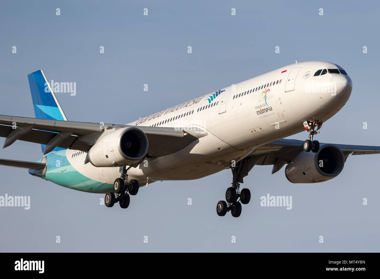 Garuda indonesia airlines hi-res stock photography and images - Alamy