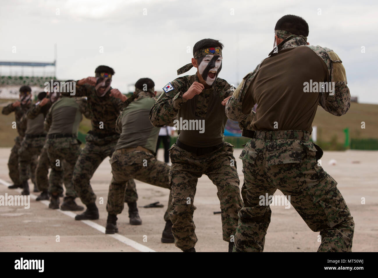 Service members from the Republic of Korea Army special forces perform