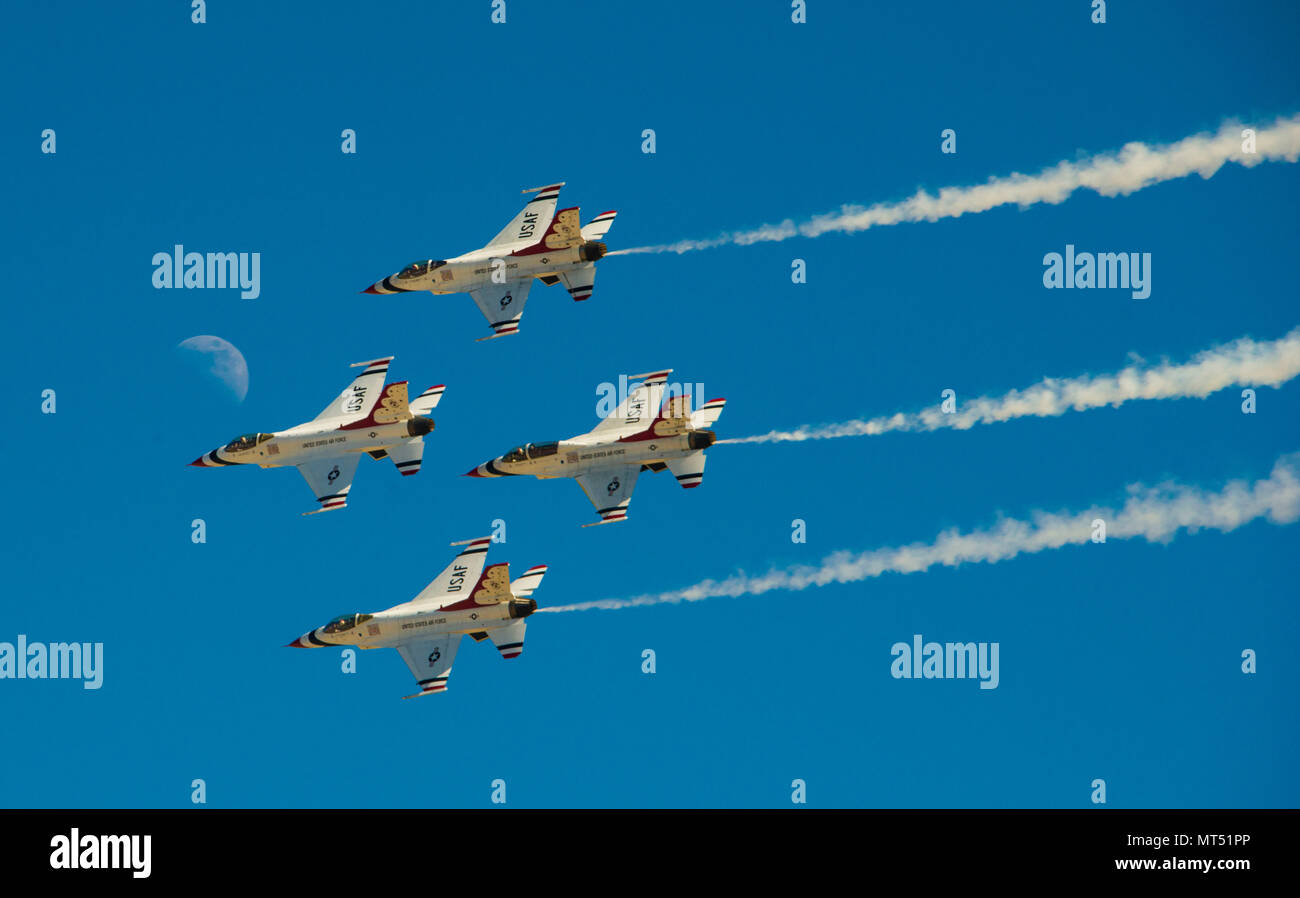 The U.S. Air Force Aerial Demonstration Squadron “Thunderbirds” fly in formation during SkyFest 2017 Air Show and Open House at Fairchild Air Force Base, Washington, July 30, 2017. SkyFest is hosting more than 15 types of aircraft and static displays, and more than 10 flying performers. (U.S. Air Force photo/Senior Airman Janelle Patiño) Stock Photo