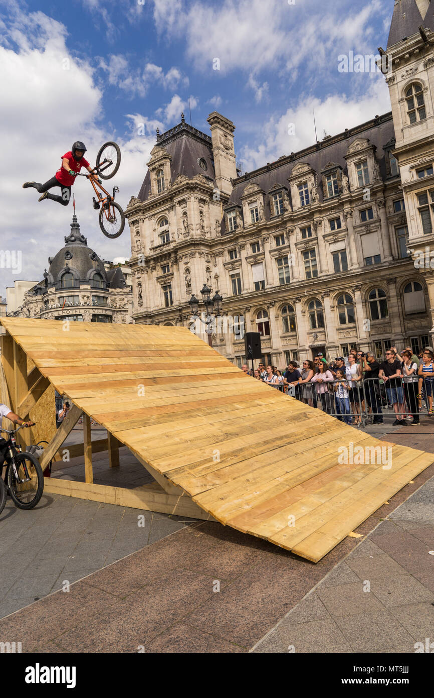 Bmx bike tricks hi res stock photography and images Page 9 Alamy