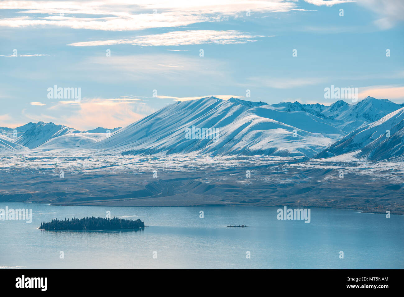 Landscape of Lake Tekapo New Zealand in fall season Stock Photo - Alamy