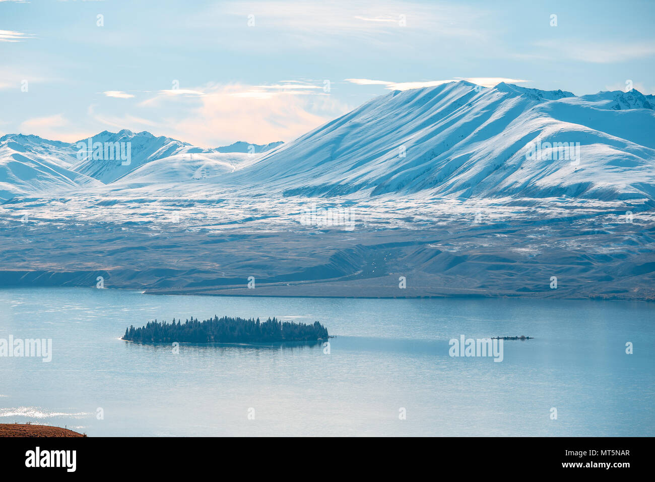 Landscape of Lake Tekapo New Zealand in fall season Stock Photo - Alamy
