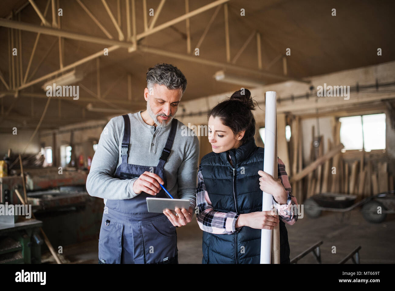 Carpentry woodwork man tablet hi-res stock photography and images - Alamy