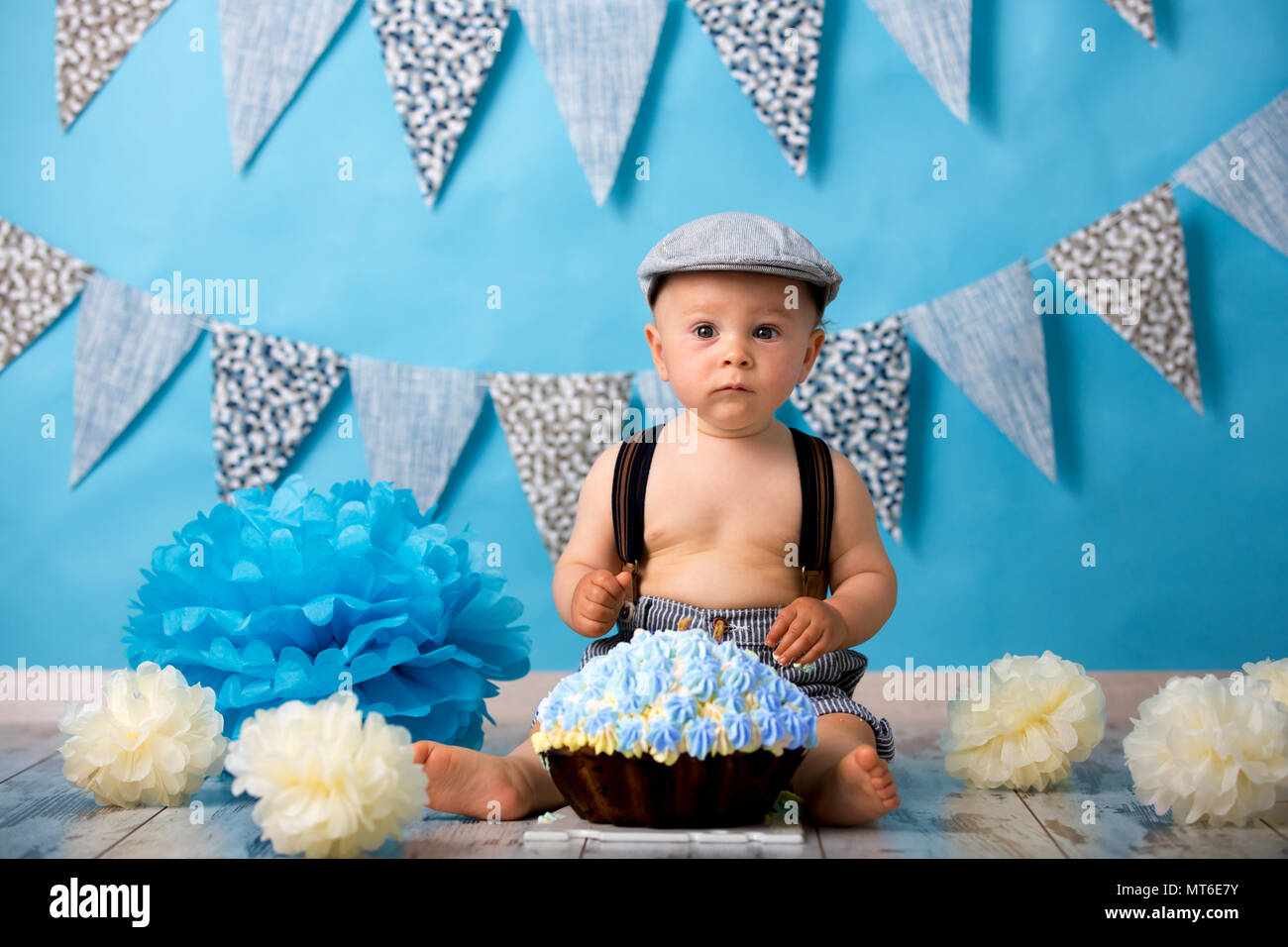 Premium Photo | Baby boy playing with a cake during cake smash birthday  party