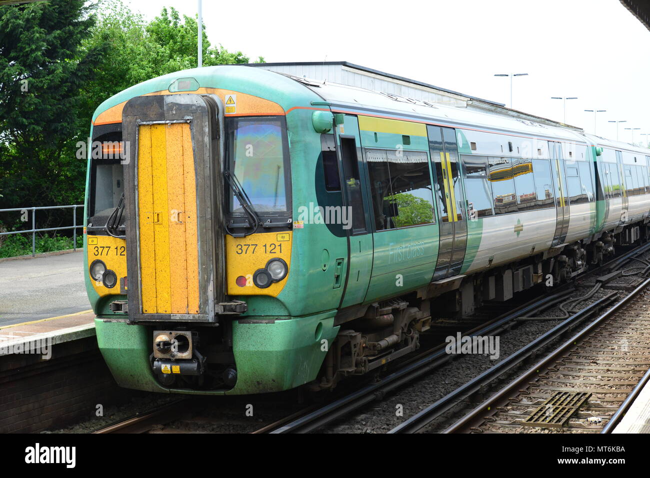 A southern Trains EMU pulling into Arundel station in West