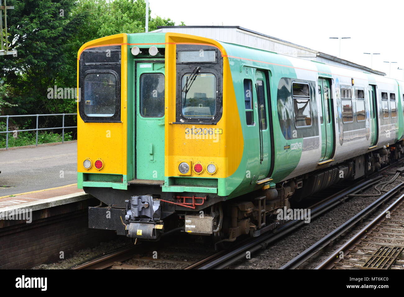 A southern Trains EMU pulling into Arundel station in West