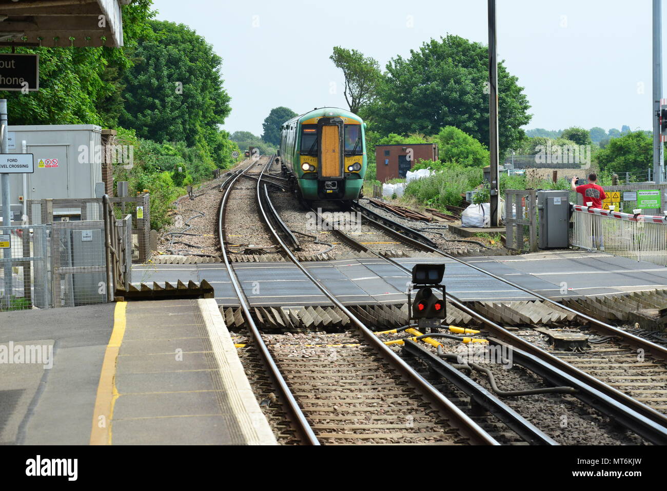 A southern Trains EMU pulling into Arundel station in West