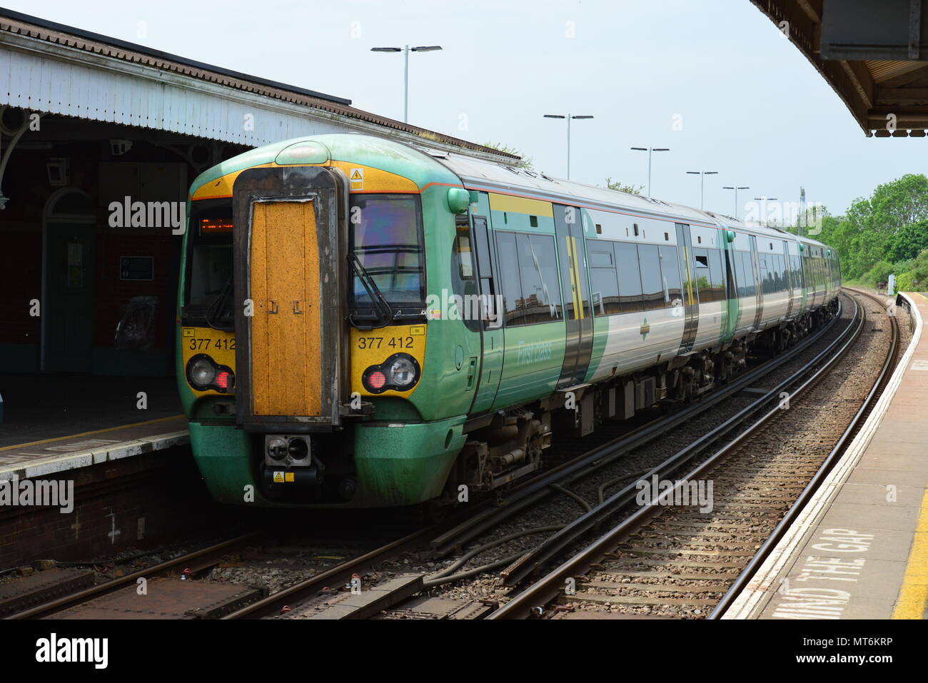 A southern Trains EMU pulling into Arundel station in West