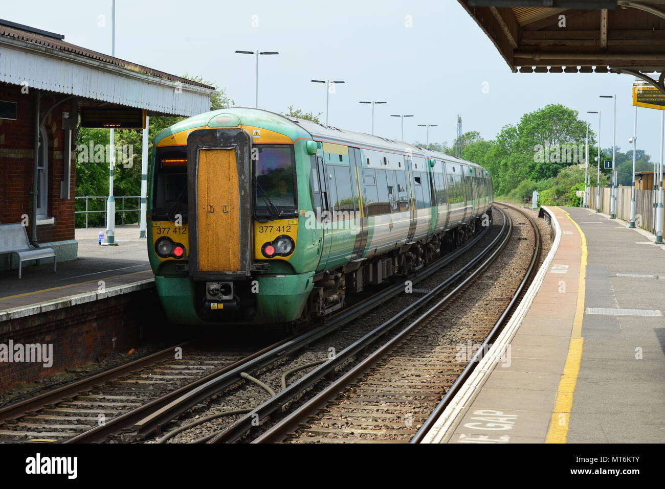 A southern Trains EMU pulling into Arundel station in West
