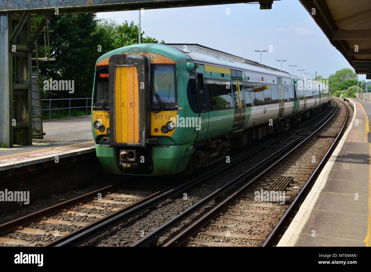 A southern Trains EMU pulling into Arundel station in West