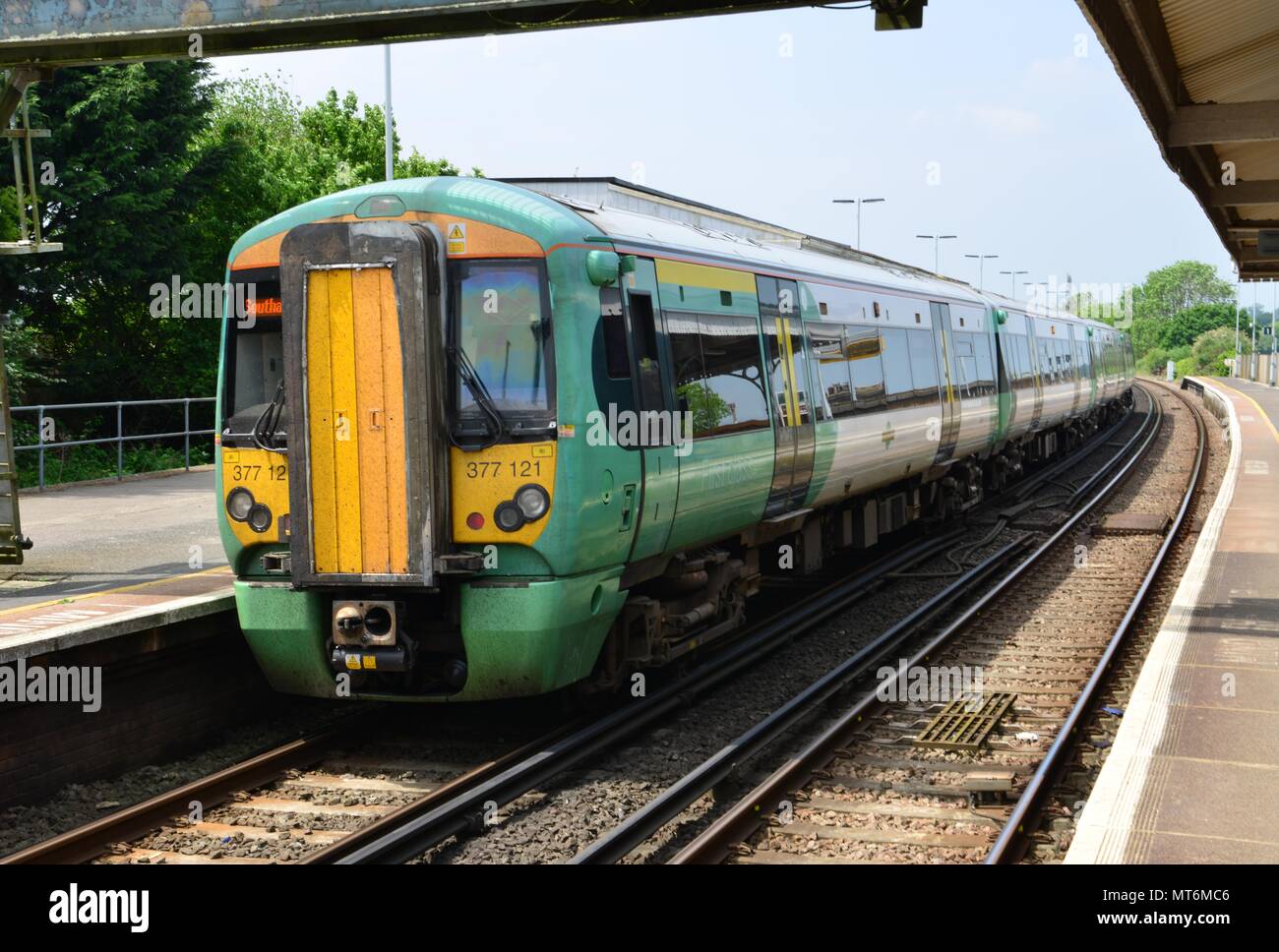 A southern Trains EMU pulling into Arundel station in West