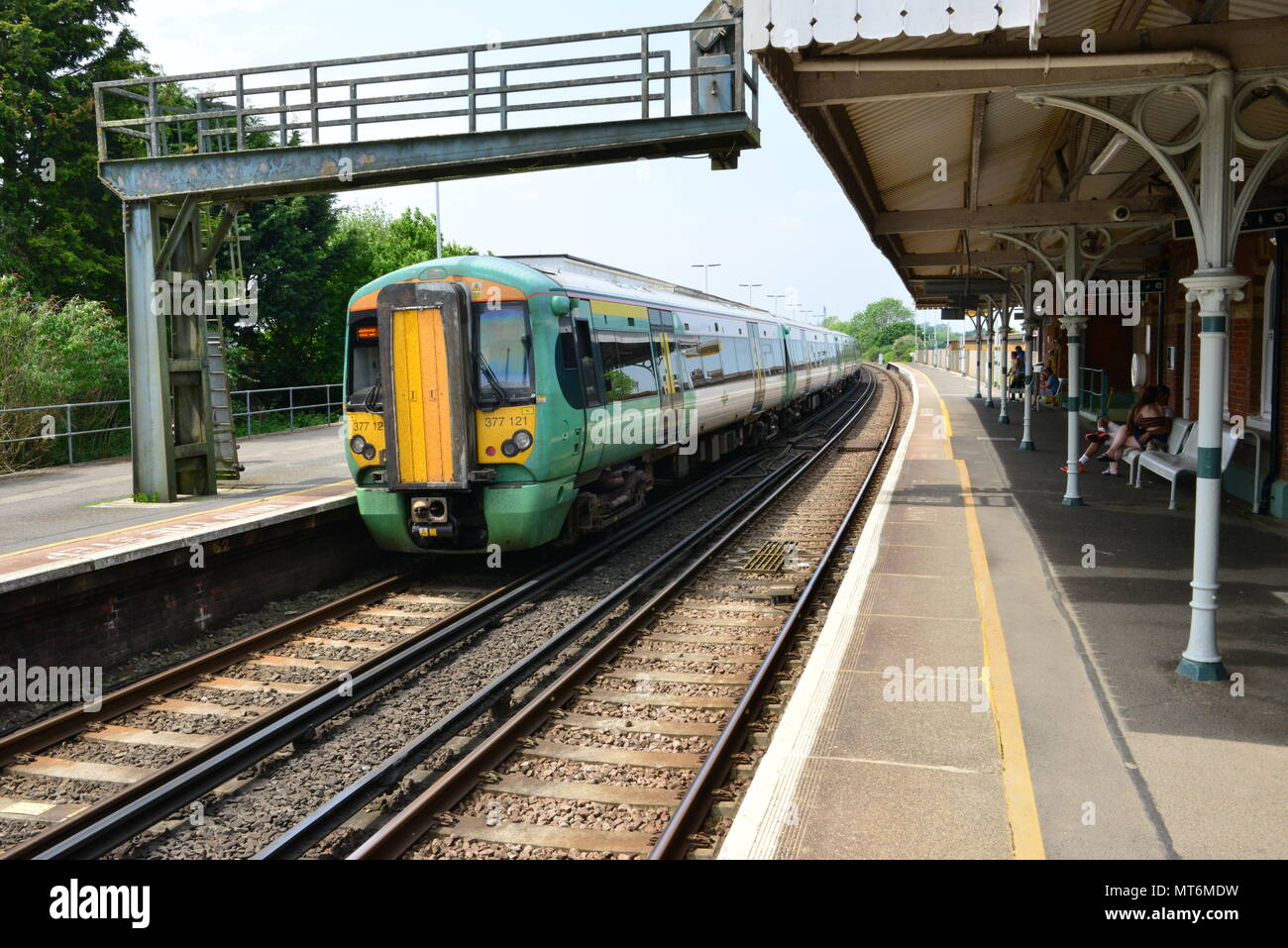A southern Trains EMU pulling into Arundel station in West