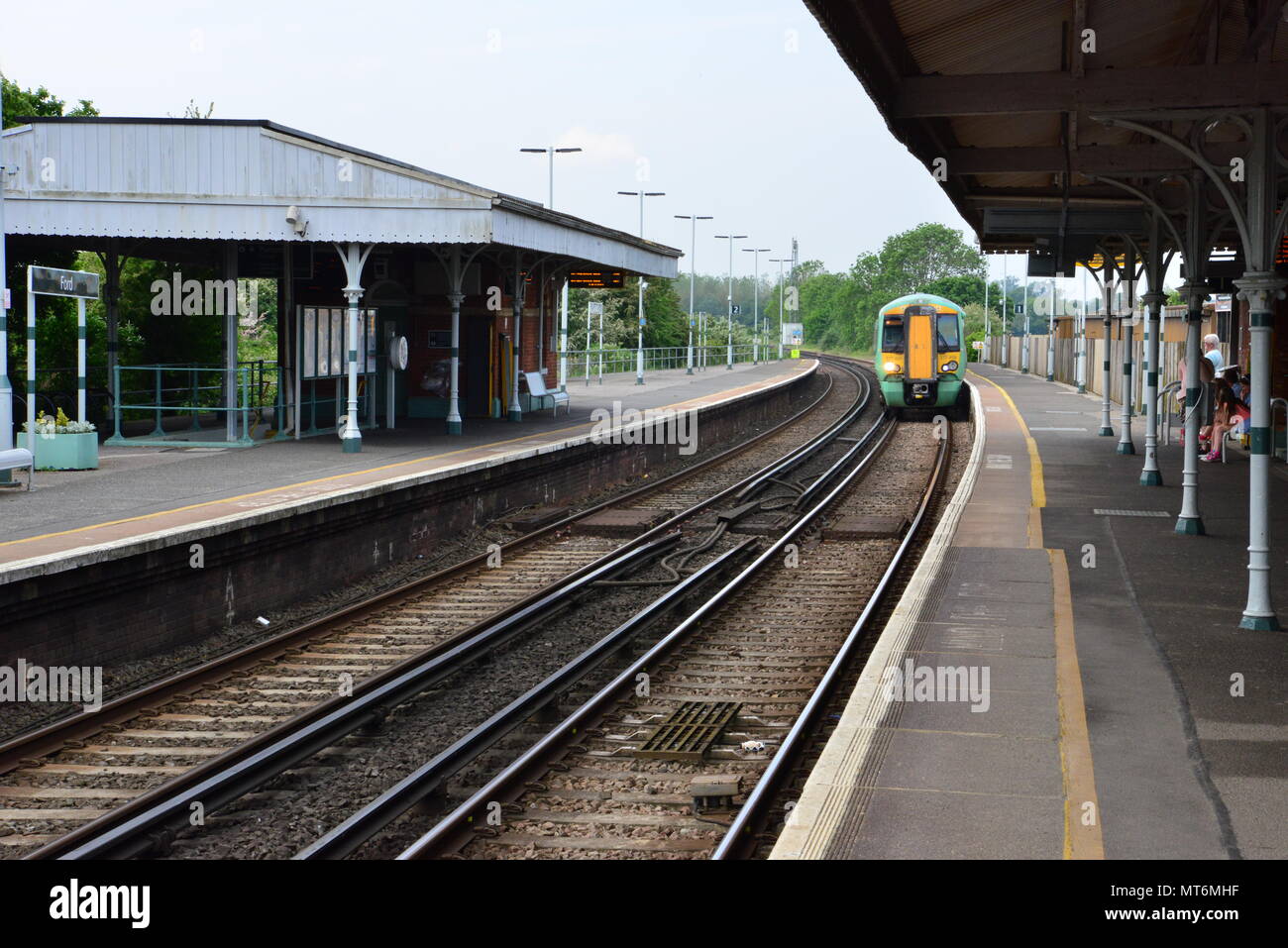 A southern Trains EMU pulling into Arundel station in West