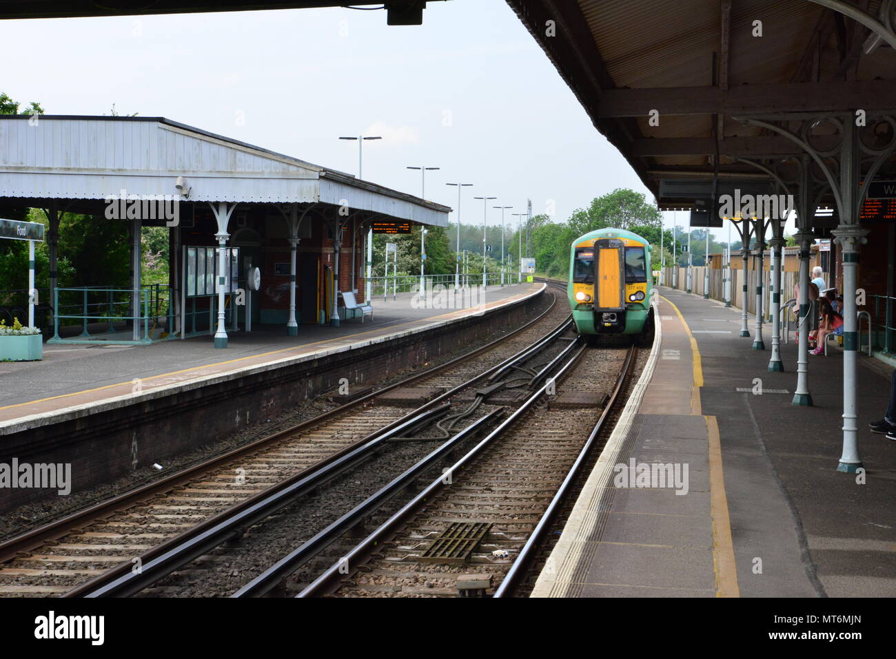 A southern Trains EMU pulling into Arundel station in West