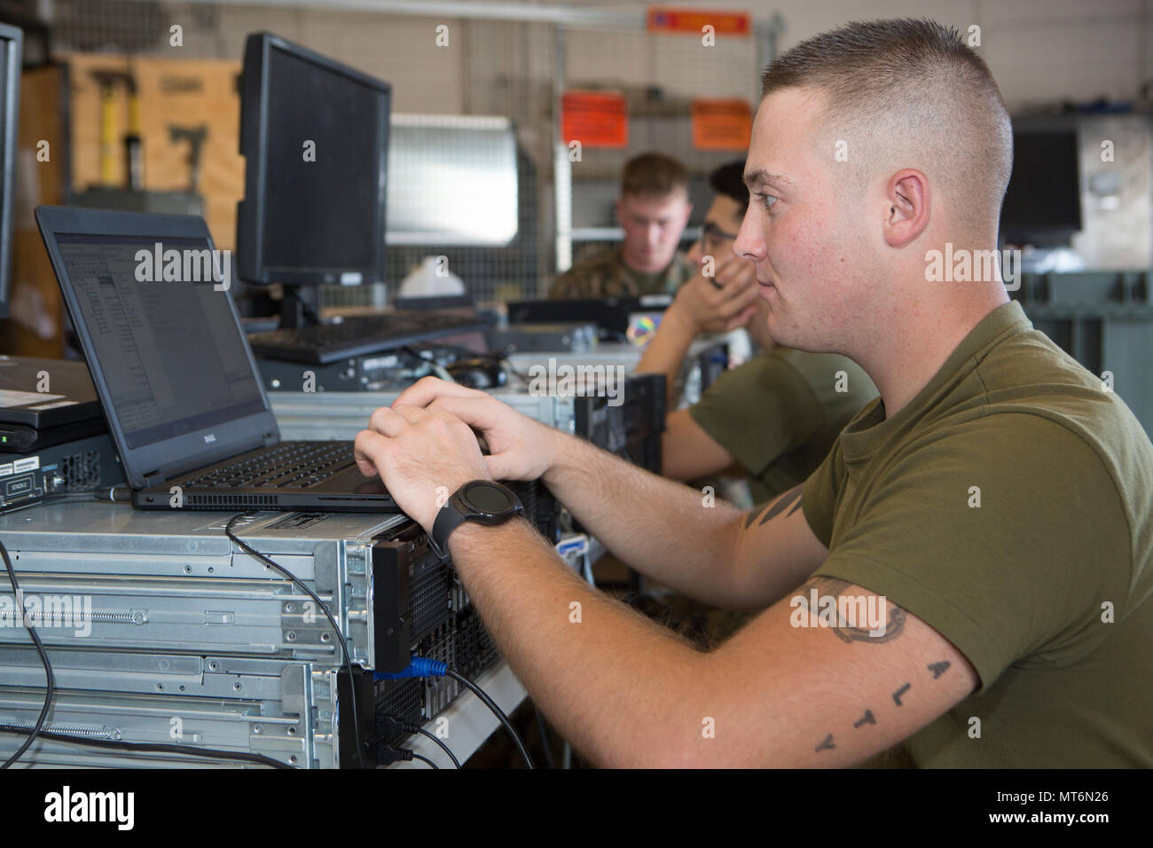 Marines from an expeditionary unit assemble tactical communication ...