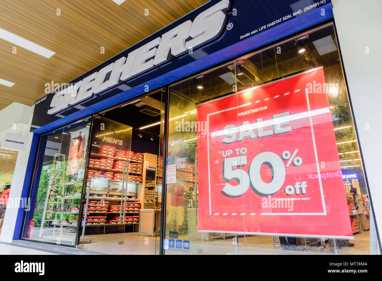 Penang, Malaysia - Nov 11, 2017 : Skechers shop. Skechers USA Inc. is an  American lifestyle and performance footwear company for men, women and  childr Stock Photo - Alamy