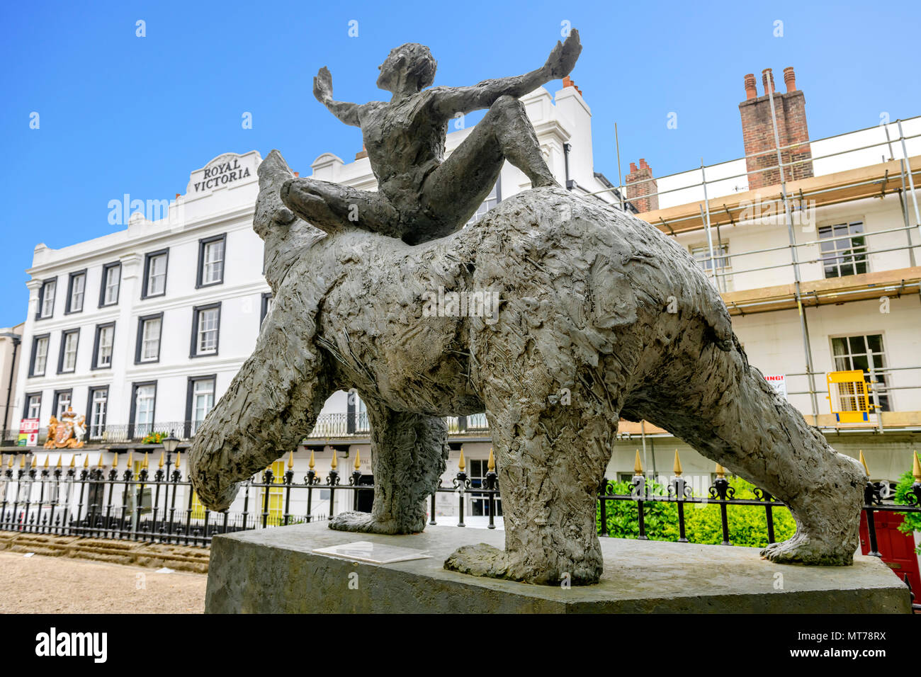 Polar Dance a sculpture by Tessa Campbell Fraser situated in the pantiles Tunbridge Wells UK Stock Photo