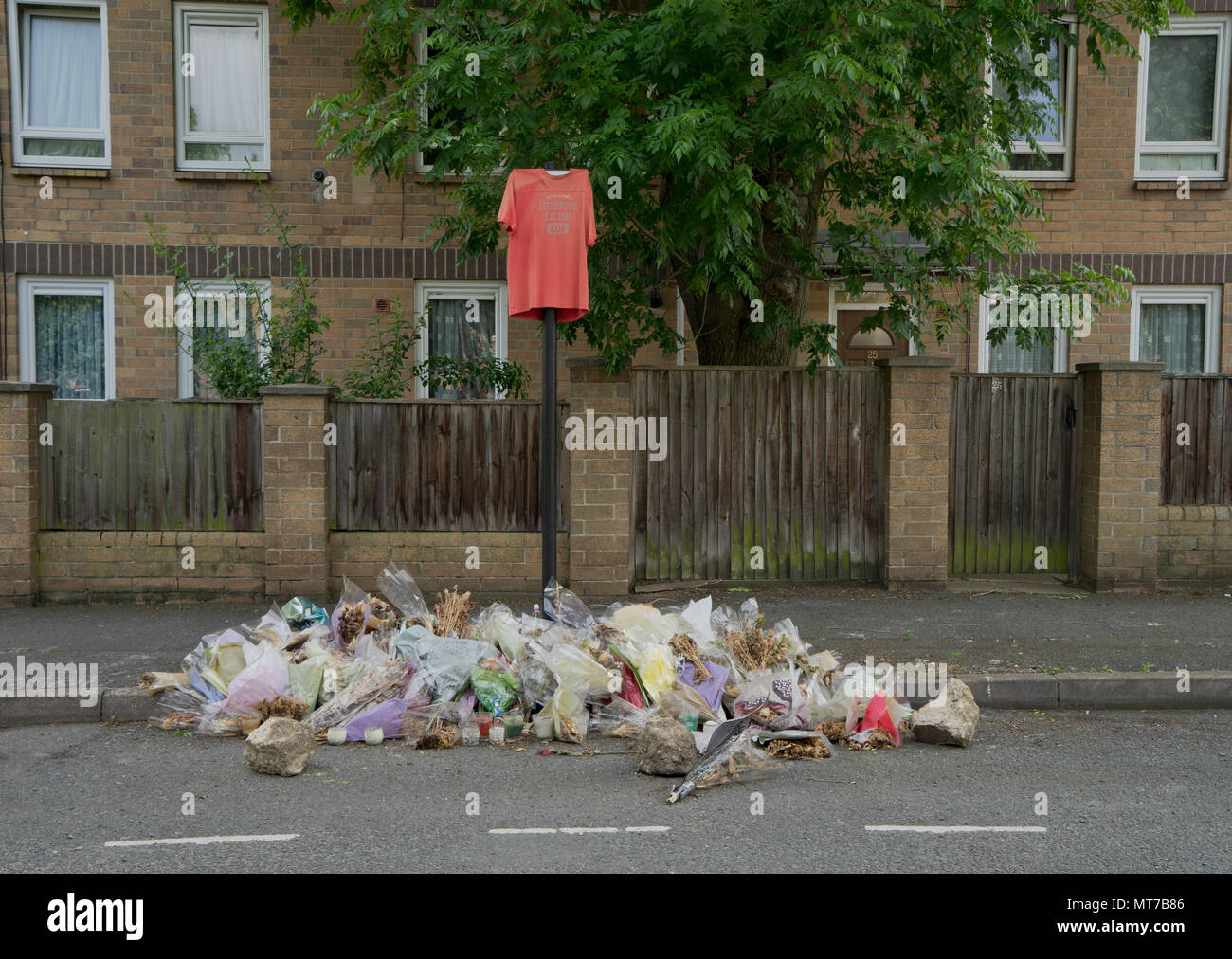 Floral Tributes Outside House Of Young Man Killed On A Shooting By A Gang In Hackney London England Uk Stock Photo Alamy