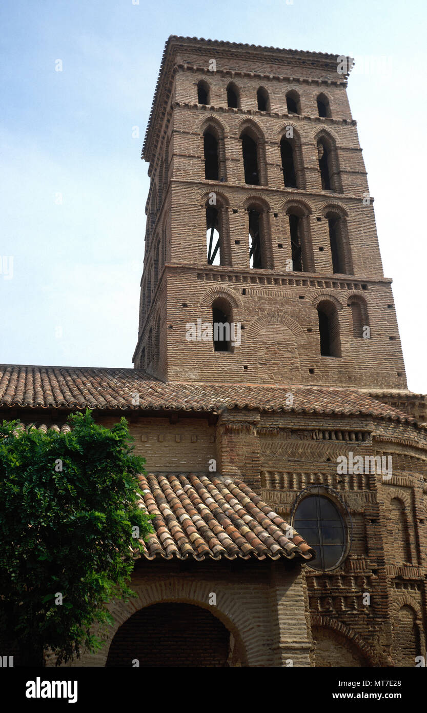 Sahagun, province of Leon, Castile and Leon, Spain. Church of Saint Lawrence. Romanesque-Mudejar. It was built during the first half of the 13th century in Brick Romanesque style. General view of the tower. Stock Photo