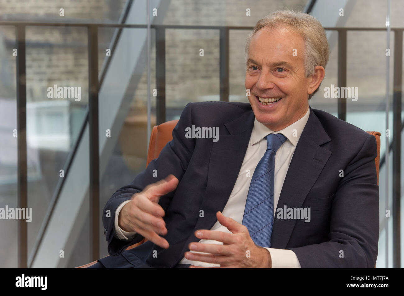 Tony blair in suit hi-res stock photography and images - Alamy