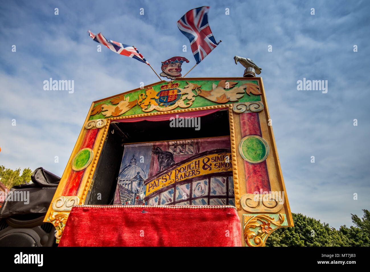 Punch judy show beach uk hires stock photography and images Alamy