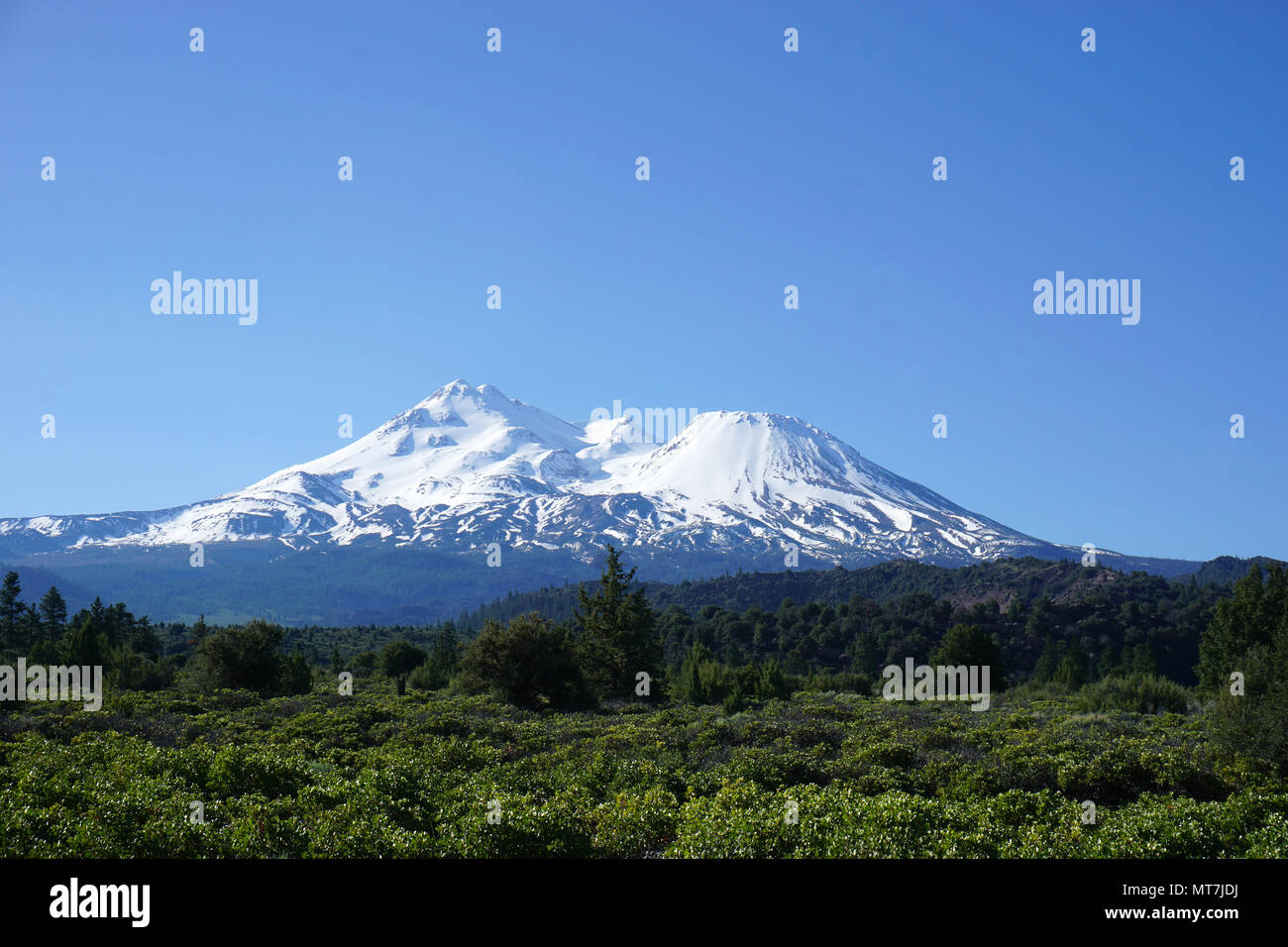 Mt shasta volcano hires stock photography
