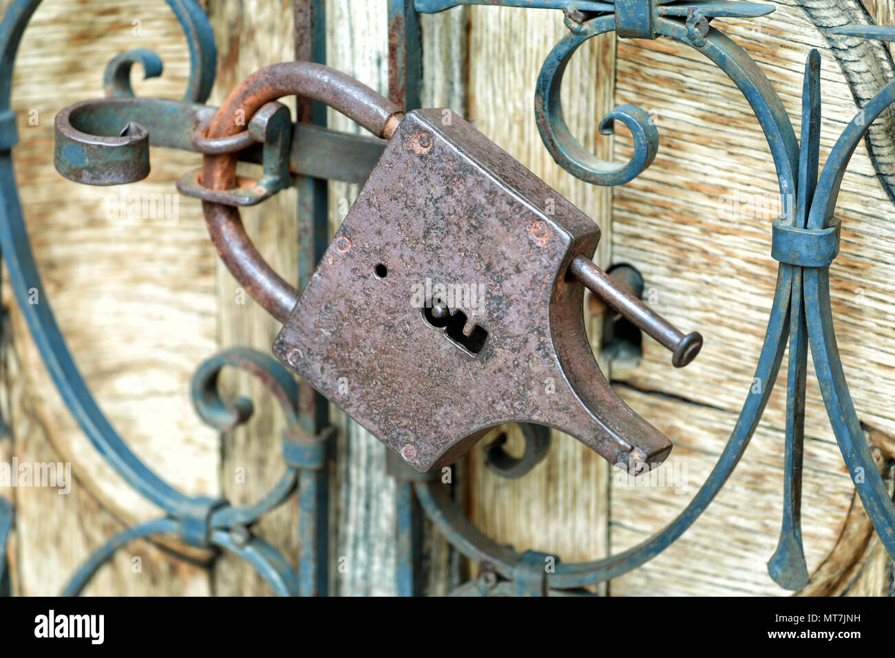 Antique large padlock hi-res stock photography and images - Alamy
