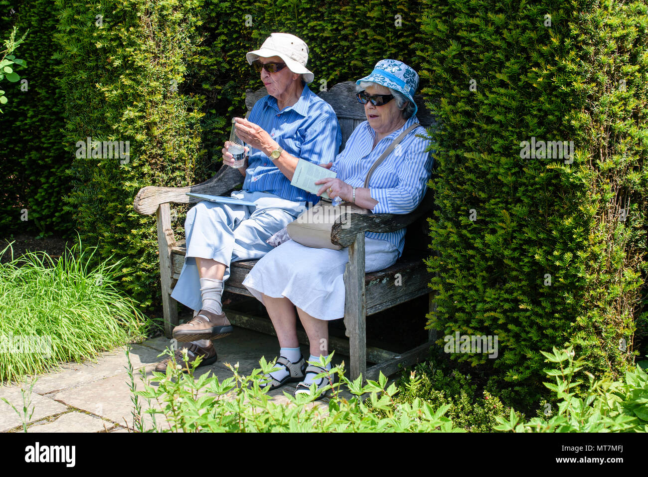 Pensioners day out hires stock photography and images Alamy