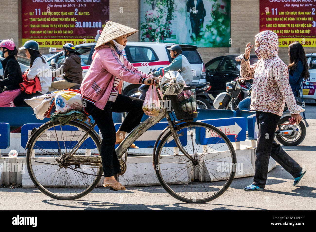 Xe xích lô trẻ em Việt Nam - ảnh chất lượng cao: Xe xích lô trẻ em Việt Nam là hình ảnh đầy tình cảm và đáng yêu mà bạn không thể bỏ qua. Với ảnh chất lượng cao, bạn sẽ nhìn thấy được vẻ đẹp của cảnh quan Việt Nam và sự tiếp đón nồng nhiệt của những người trẻ tuổi. Hãy thưởng thức bức ảnh này và khám phá thêm nữa trên trang web. 