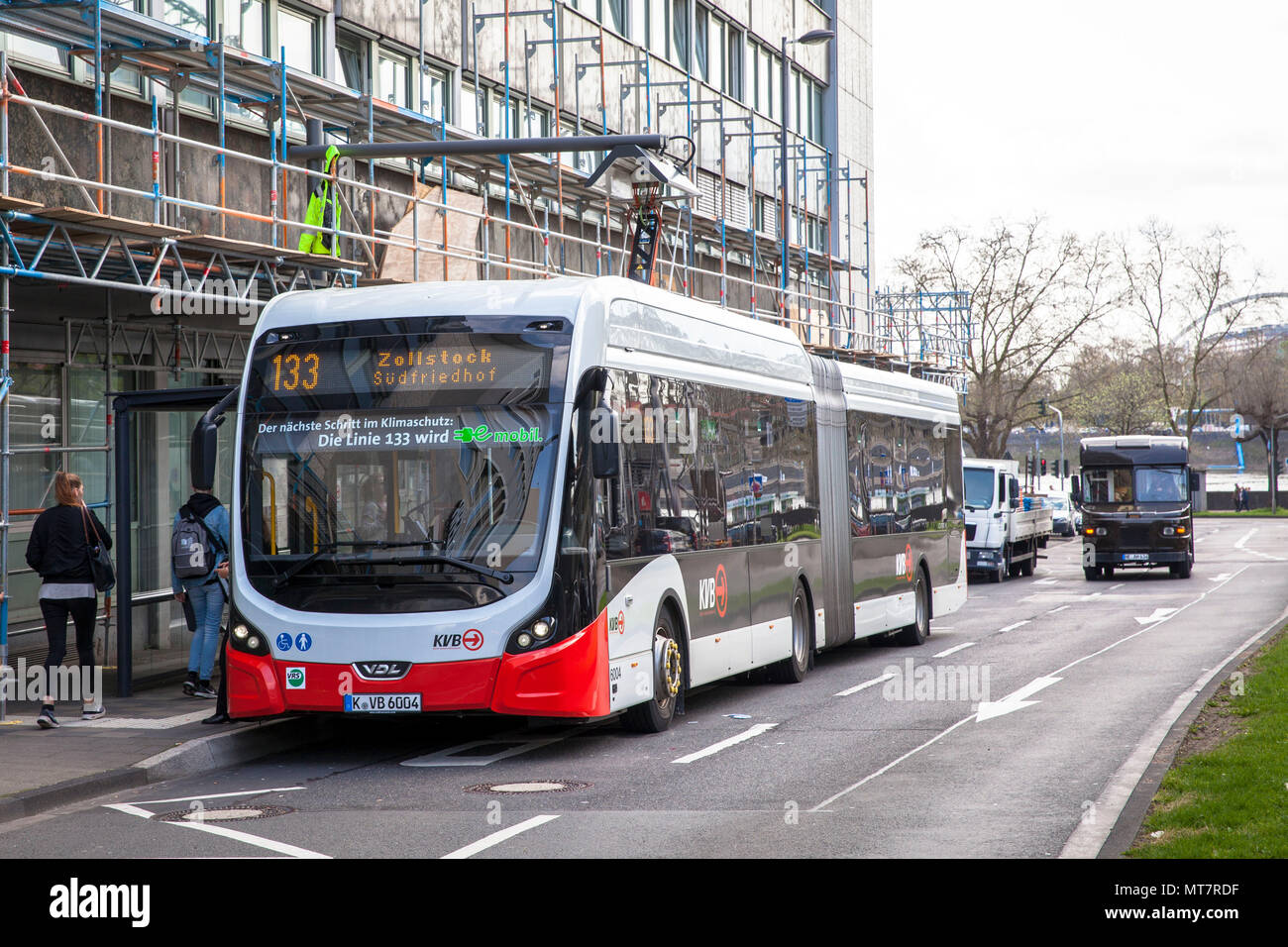 electric bus of the line 133 at a charging station at Breslauer Platz, Cologne, Germany.  Elektrobus der Linie 133 an einer Ladestation am Breslauer P Stock Photo