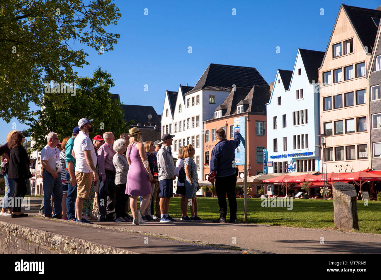 Germany, Cologne, tourists in front of the houses in the old part of the town at the Frankenwerft.  Deutschland, Koeln, Touristengruppe vor den Haeuse Stock Photo