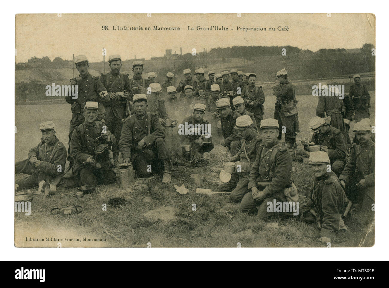 French historical photo postcard: infantry on maneuvers, a big halt, cooking dinner, soldiers eat and drink coffee. world war one 1914-1918. France Stock Photo