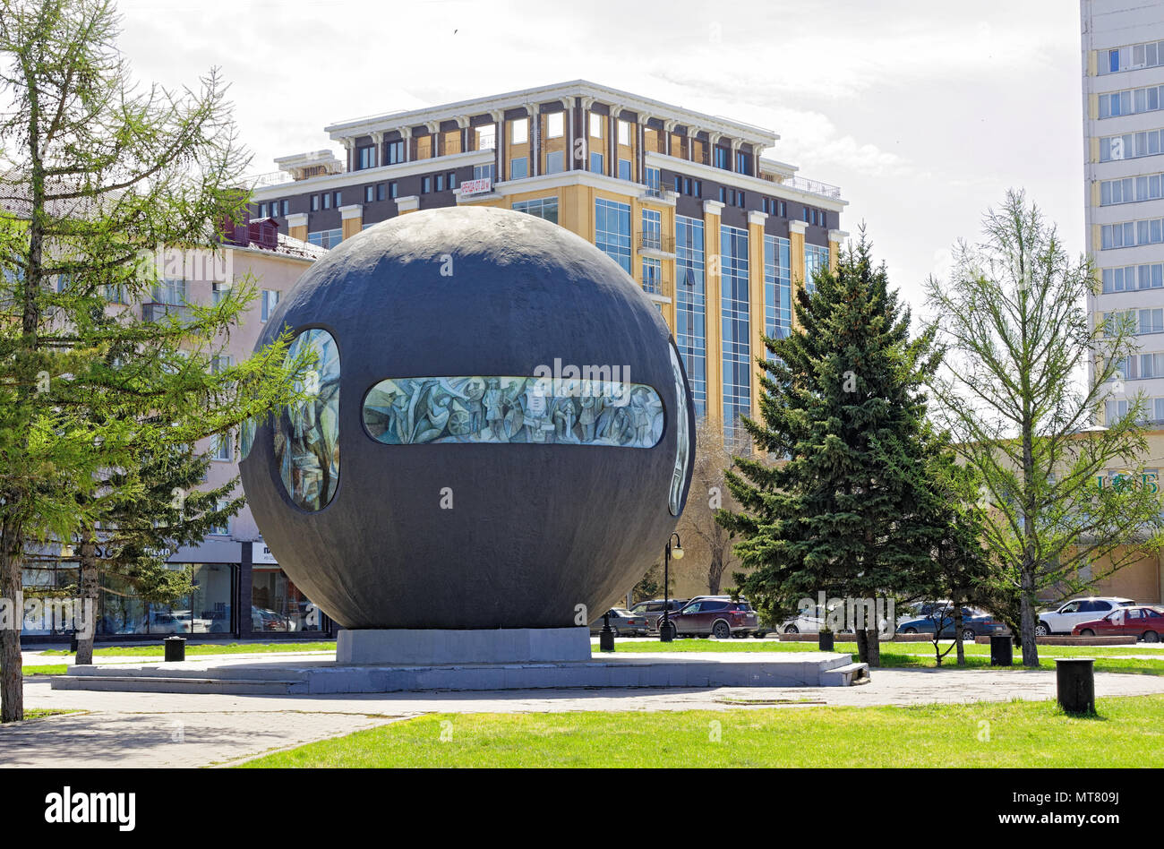 Площадь бухгольца омск памятник. Площадь бухгольца омск. Красивые места в парке победы. Пешеходная улица чокана валиханова омск. Новые места омска.
