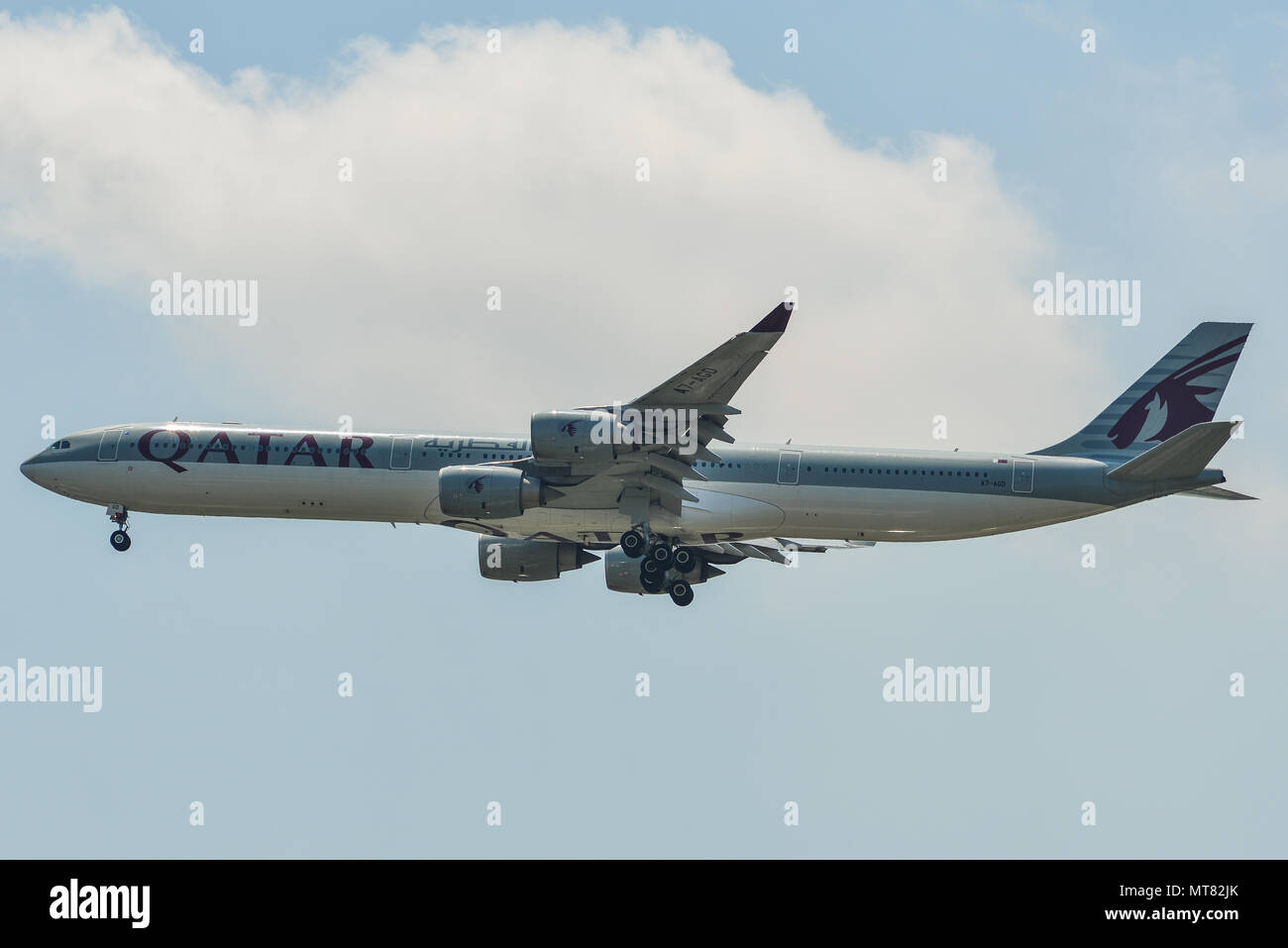 Qatar airways airbus a340 hi-res stock photography and