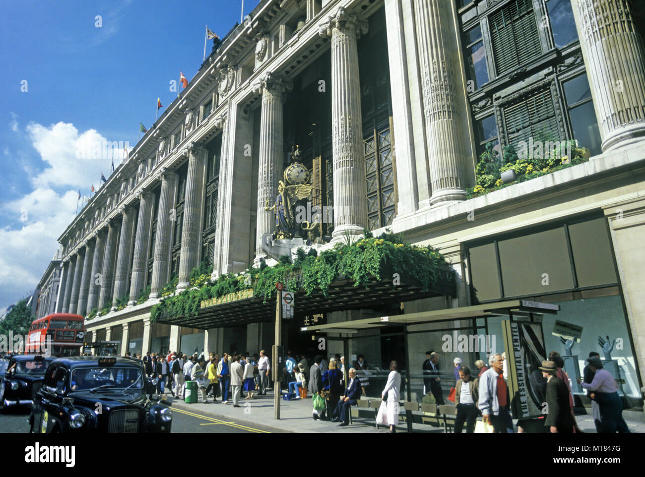 1988 HISTORICAL SELFRIDGES DEPARTMENT STORE OXFORD STREET LONDON ENGLAND UK Stock Photo